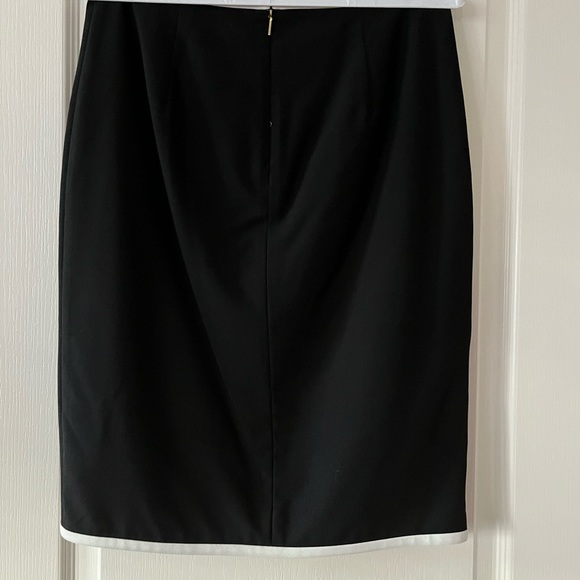 Black skirt with white piping detail - Picture 2 of 4